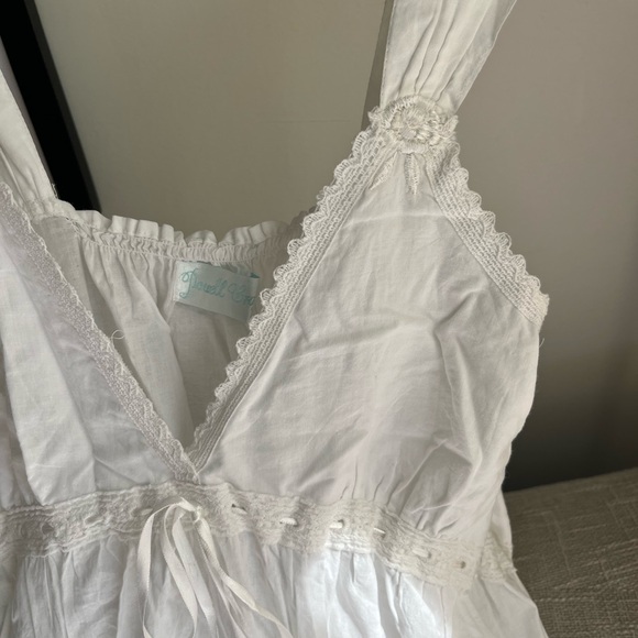 Beautiful white 100% cotton nightgown / dress. Size M - Picture 4 of 10